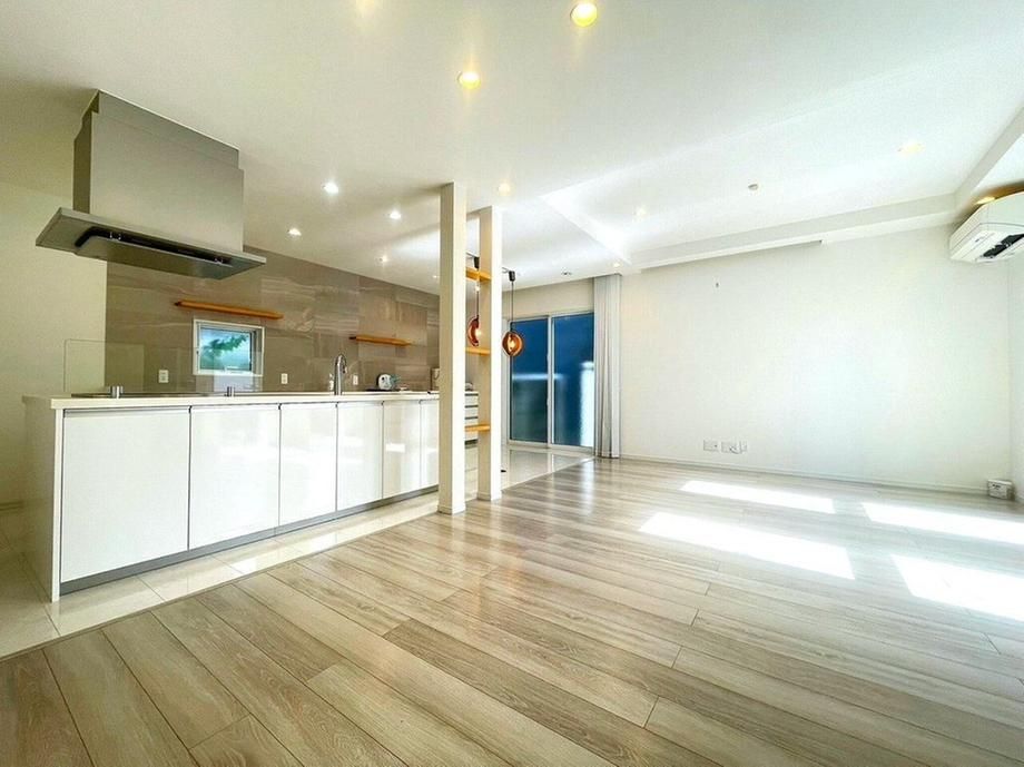 2LDK Detached House for Sale in Meibaru, Naha, Okinawa - Thumbnail 2