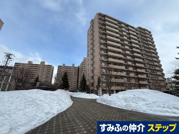 Royal Court Sapporo City Third Court 3LDK Apartment for Sale - Thumbnail 2