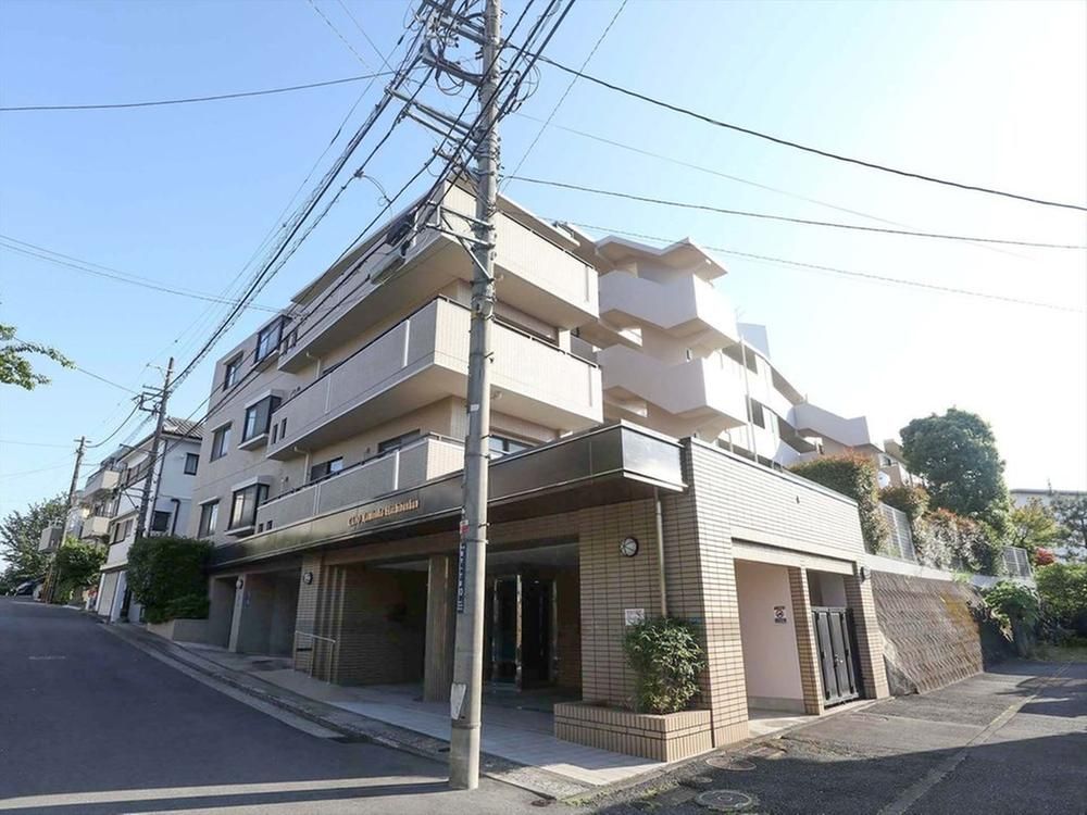 Renovated 3LDK Apartment for Sale in Konan Ward, Yokohama - Thumbnail 2