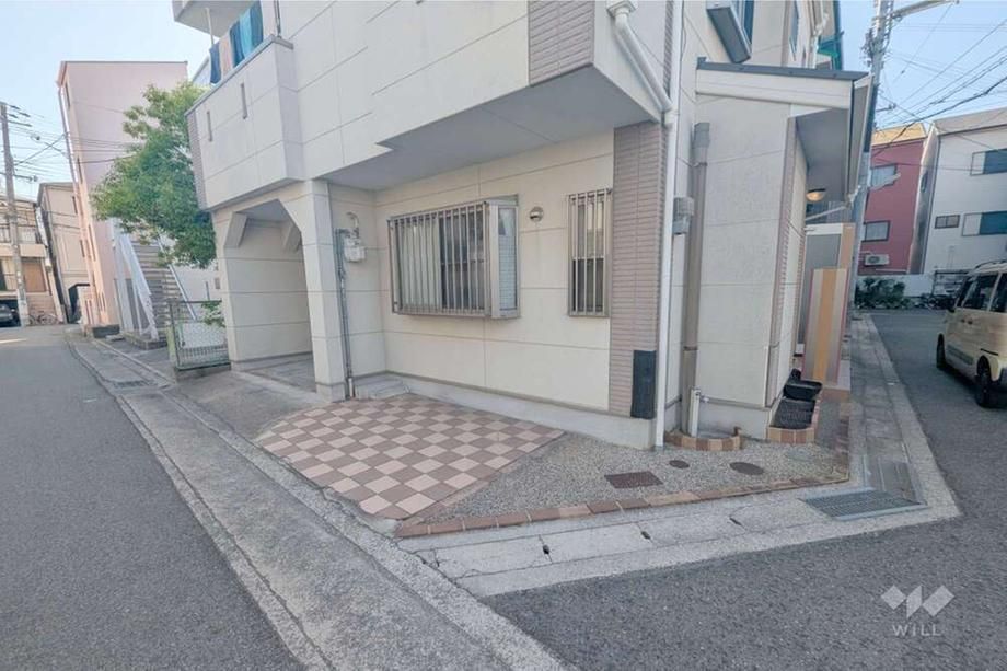 3-Story House for Sale in Higashinada-ku, Kobe with Built-in Garage - Thumbnail 4