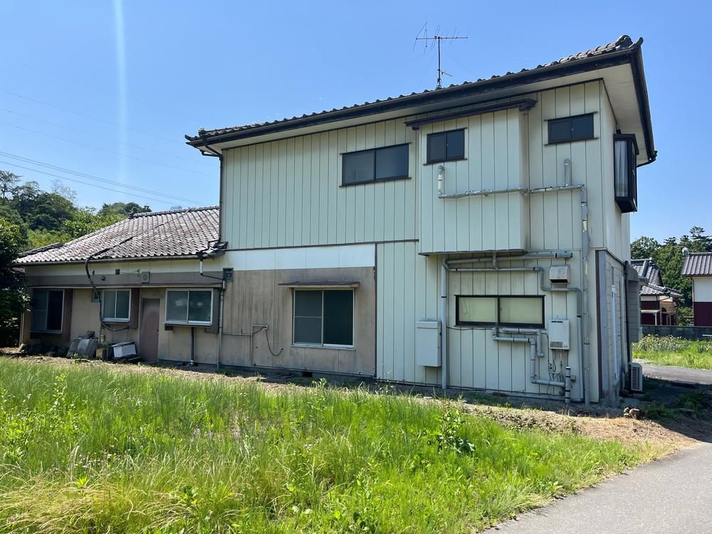 8DK House for Sale in Iwaki City, Fukushima with 468.92 sqm Land - Thumbnail 2