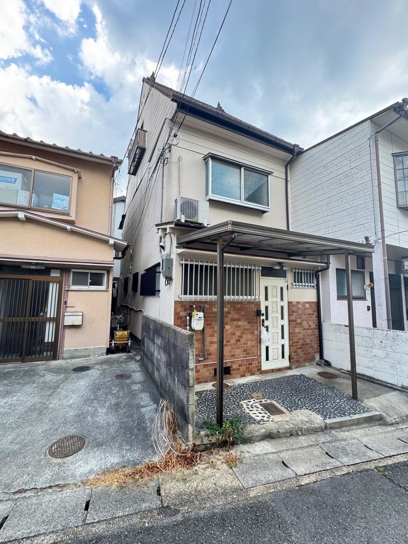 3LDK Terrace House for Sale in Kyoto's Yamashina Ward - Thumbnail 2