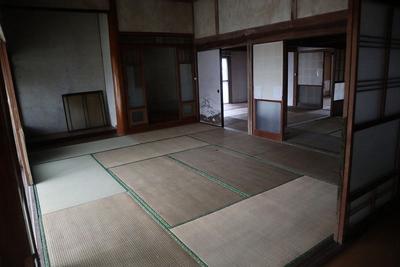 Spacious 7LDK House with Solar Power in Shiroishi Town — Image 2, Shiroishi, Saga