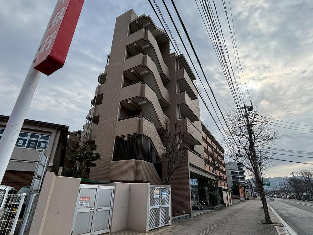 Renovated 3LDK Apartment near Jiro-maru Station, Fukuoka - Thumbnail 2