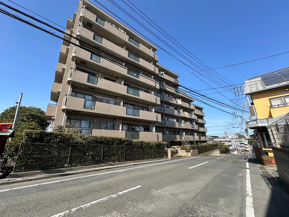 Renovated 2LDK Apartment for Sale in Fujisawa, Kanagawa - Thumbnail 2