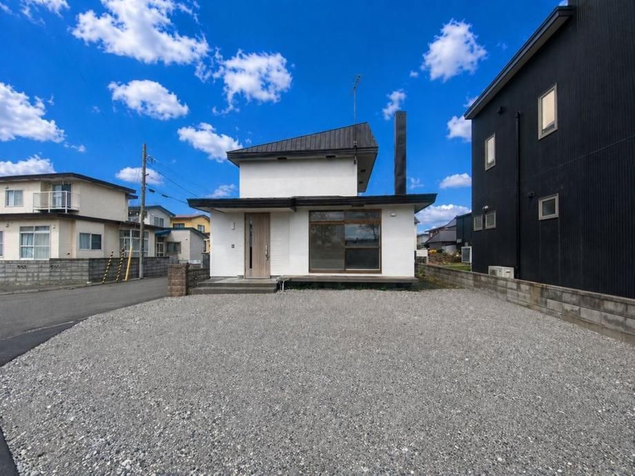 Fully Renovated 4LDK House in Tomakomai, Hokkaido - Thumbnail 2