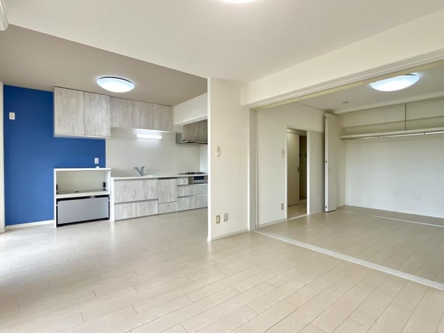 2LDK Apartment for Sale in Toyonaka, Osaka - 60m2 - Thumbnail 2