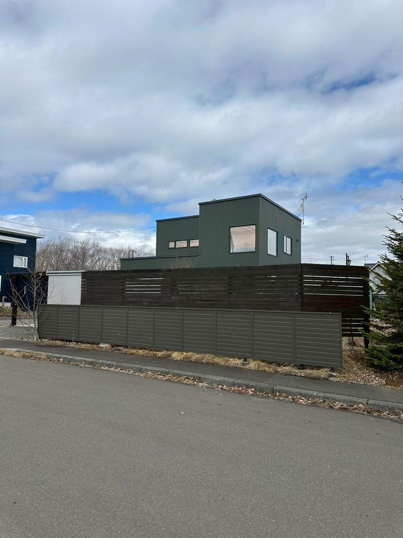 Modern 4LDK House in Chitose with EV Charging - Image 1