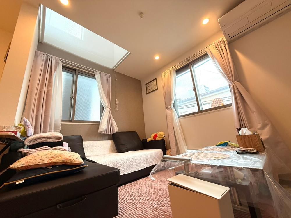 2LDK+S House for Sale in Nishisugamo, Toshima City, Tokyo - Thumbnail 4