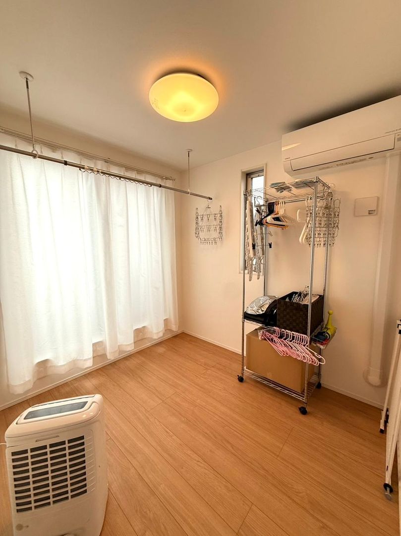 2LDK+S House for Sale in Nishisugamo, Toshima City, Tokyo - Thumbnail 3