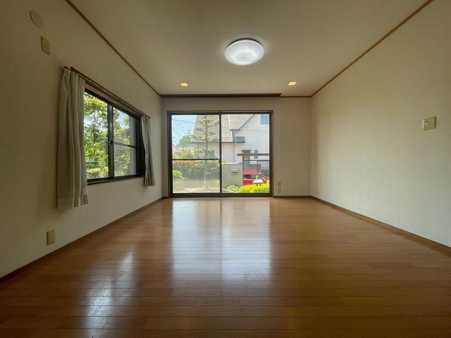 6LDK+2S House on 100-Tsubo Corner Plot in Oita City - Thumbnail 4