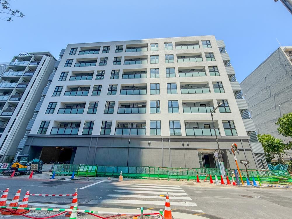 Advancity Tsukishima Top-Floor Studio Apartment in Chuo, Tokyo - Thumbnail 3