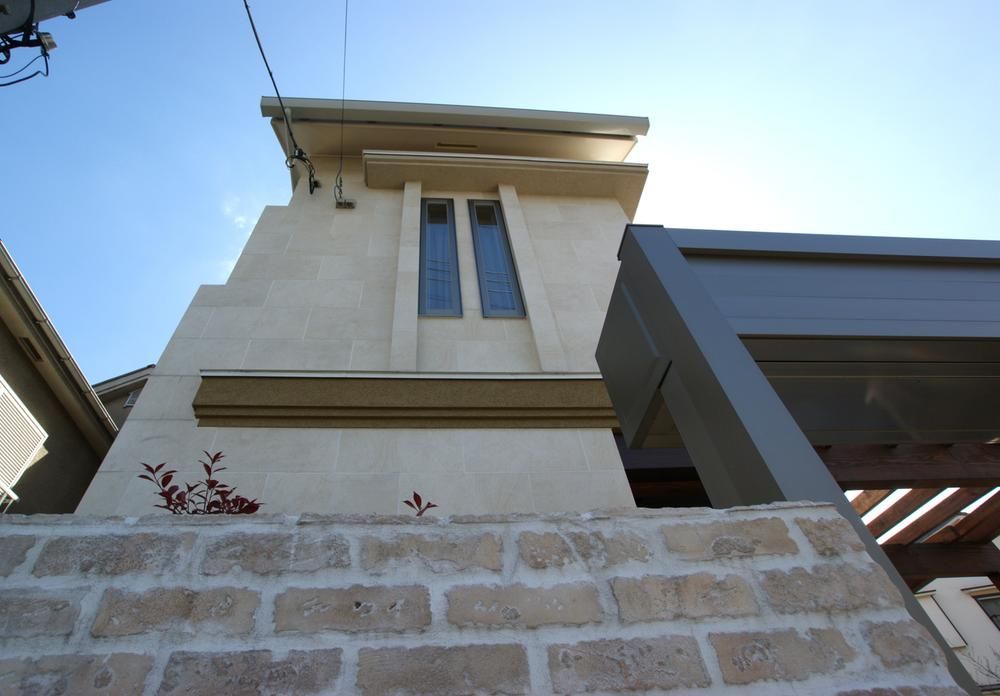 3LDK House for Sale in Komae with Rooftop Terrace - Image 1