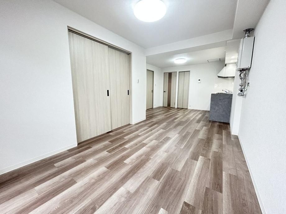 Renovated 2LDK Apartment for Sale Near Nishi-sen 16-jo, Sapporo - Thumbnail 3