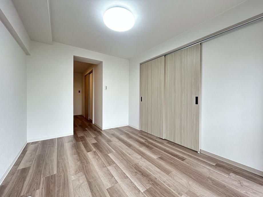 Renovated 2LDK Apartment for Sale Near Nishi-sen 16-jo, Sapporo - Thumbnail 2