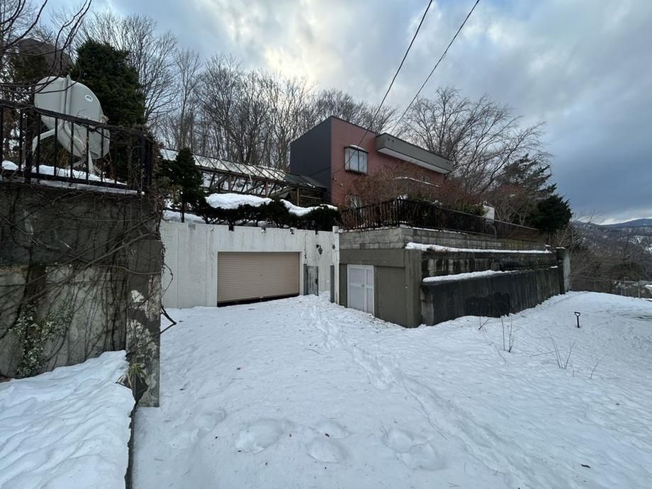 1085m2 Land for Sale in Maruyama, Chuo Ward, Sapporo - Thumbnail 2