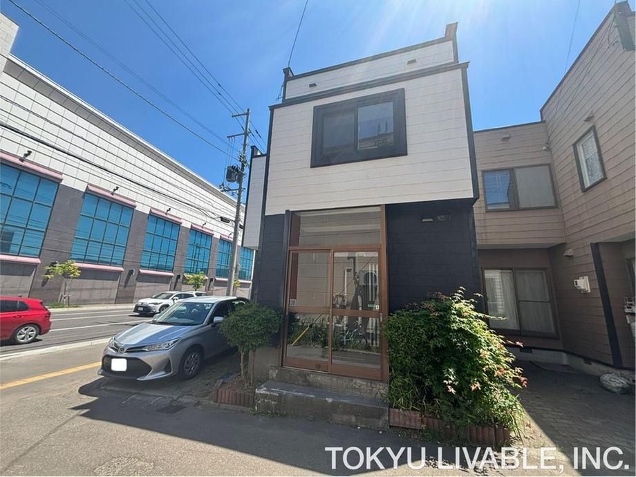 3LDK Renovated Townhouse for Sale in Sapporo Nishi Ward - Thumbnail 2