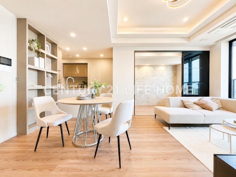 2LDK Apartment for Sale in Yokohama, Kanagawa Prefecture - Thumbnail 2