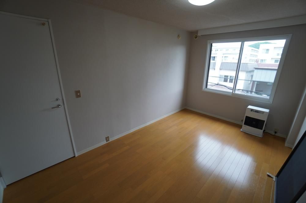 Renovated 3LDK Apartment in Sapporo Chuo Ward - Thumbnail 4
