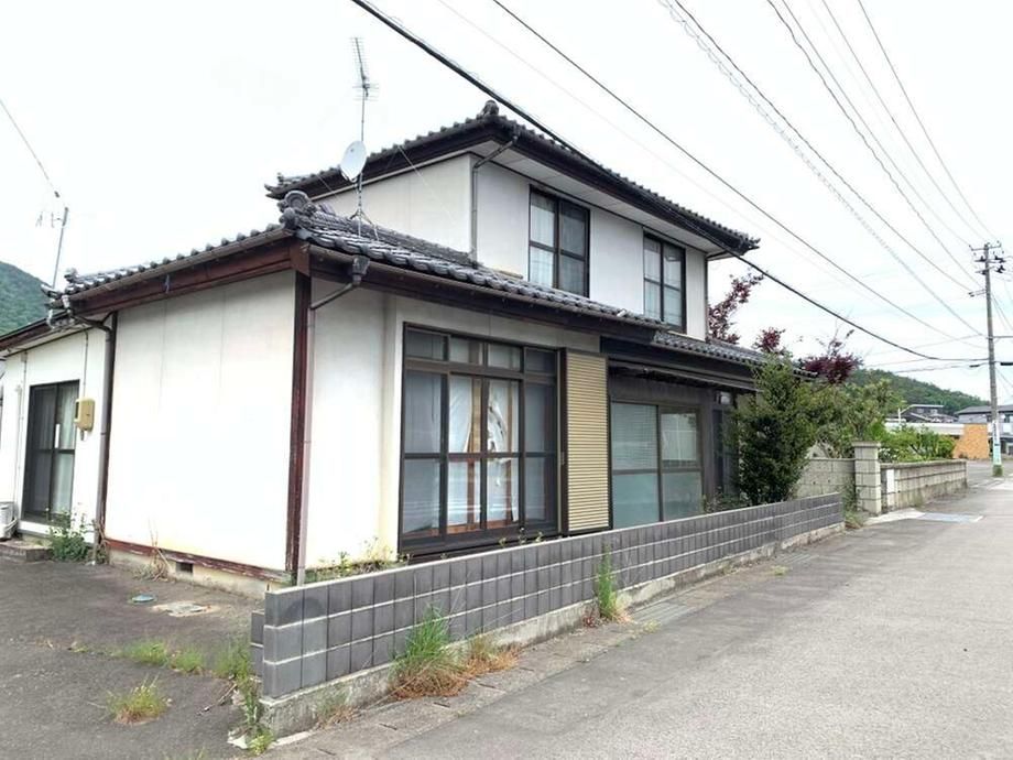 5LDK Used House in Fukushima City with Large 703m2 Land - Thumbnail 2