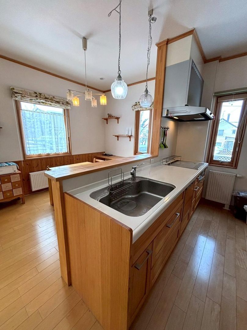 5LDK Swedish-Built Home Near JR Oasa Station in Ebetsu - Thumbnail 4