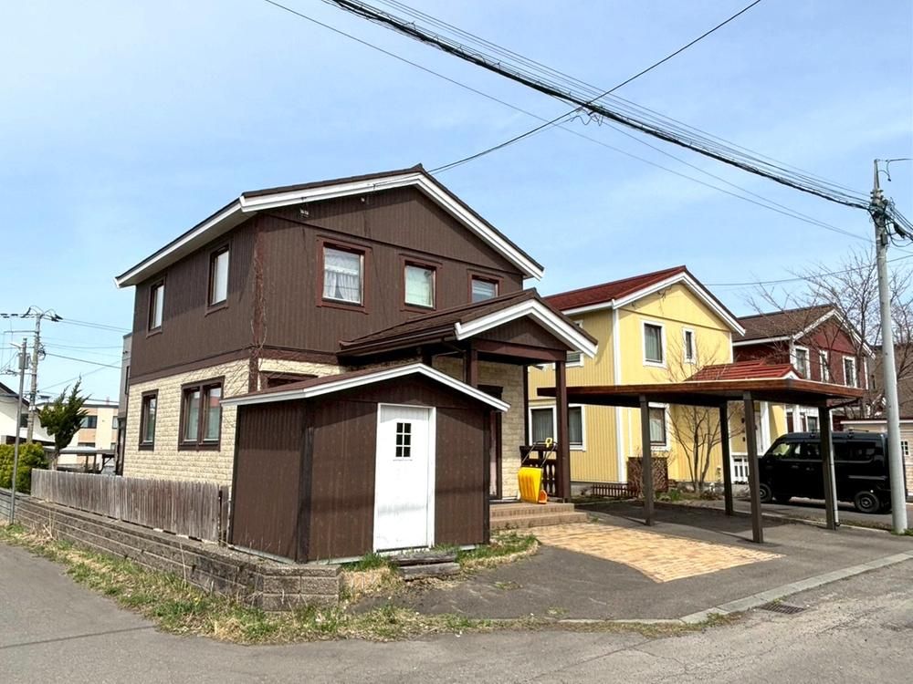 5LDK Swedish-Built Home Near JR Oasa Station in Ebetsu - Thumbnail 2