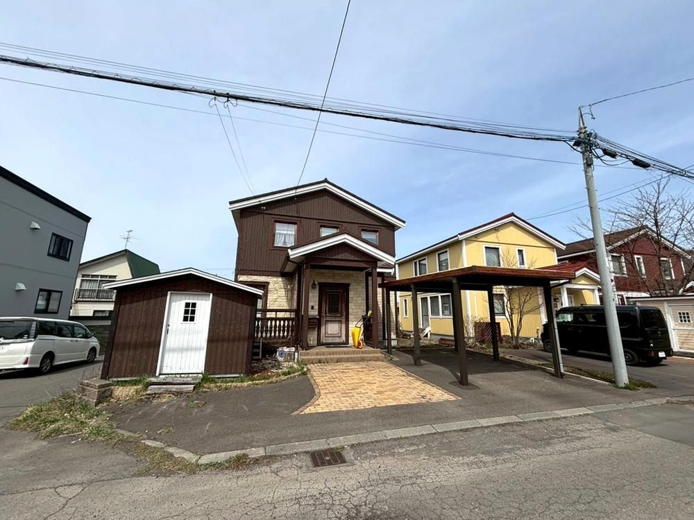 5LDK Swedish-Built Home Near JR Oasa Station in Ebetsu - Thumbnail 3