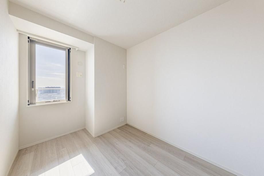 2LDK Apartment for Sale in Park Tower Harumi, Chuo-ku, Tokyo - Thumbnail 4