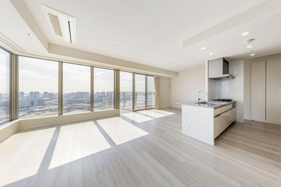 2LDK Apartment for Sale in Park Tower Harumi, Chuo-ku, Tokyo - Thumbnail 3