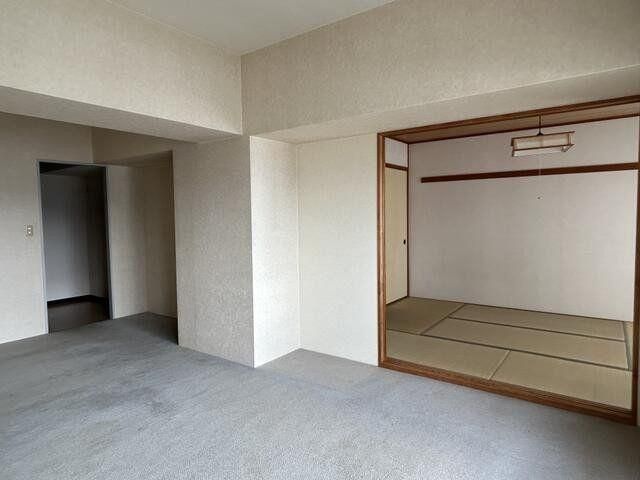 South-Facing 3LDK Apartment in Kochi City, 70.75m² - Thumbnail 3