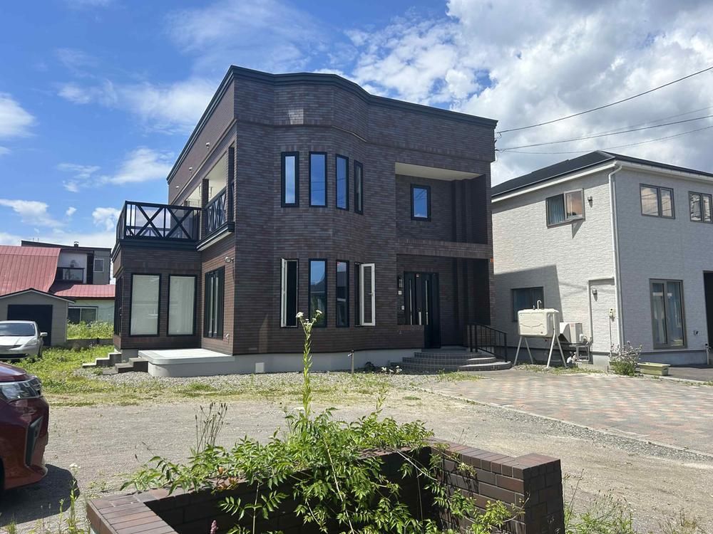 4LDK Detached House in Chitose with Large Garden and Parking - Thumbnail 4