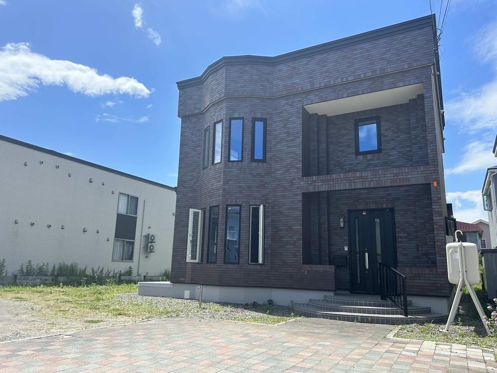 4LDK Detached House in Chitose with Large Garden and Parking - Thumbnail 3