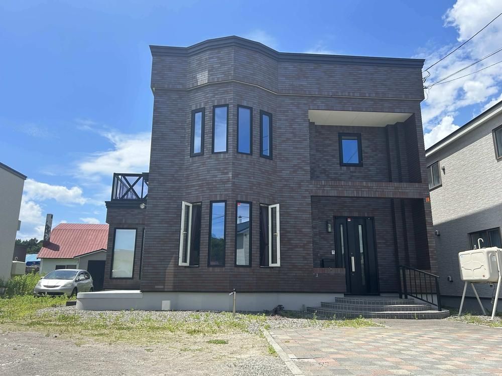 4LDK Detached House in Chitose with Large Garden and Parking - Thumbnail 2