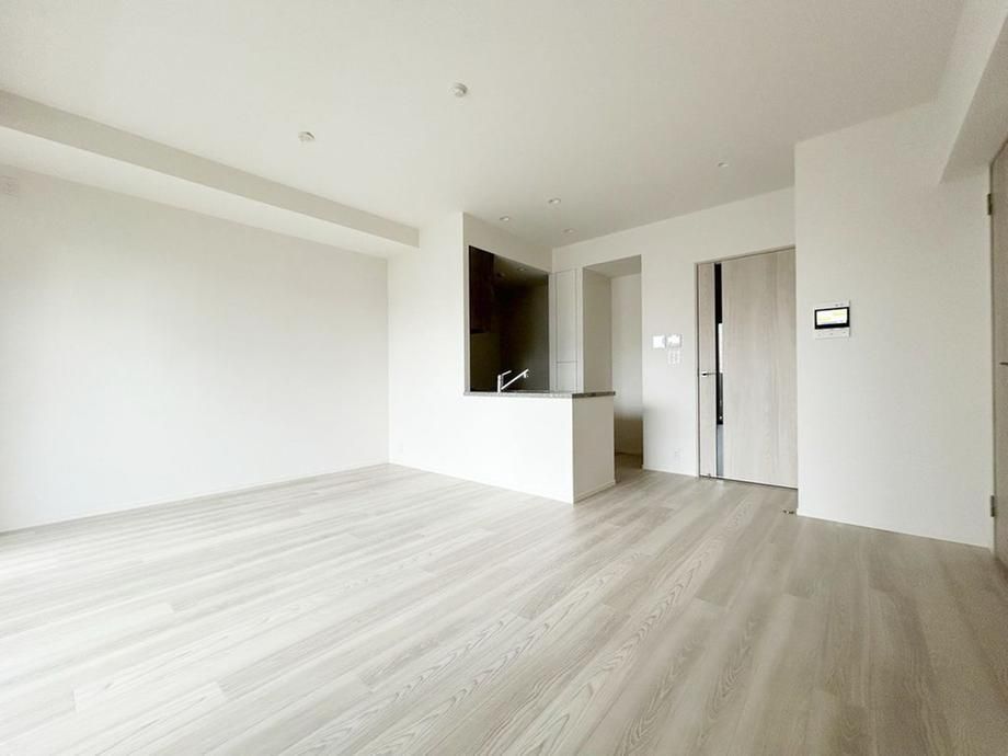 3LDK Apartment for Sale in Mihama-ku, Chiba City - 70.26m² - Thumbnail 3
