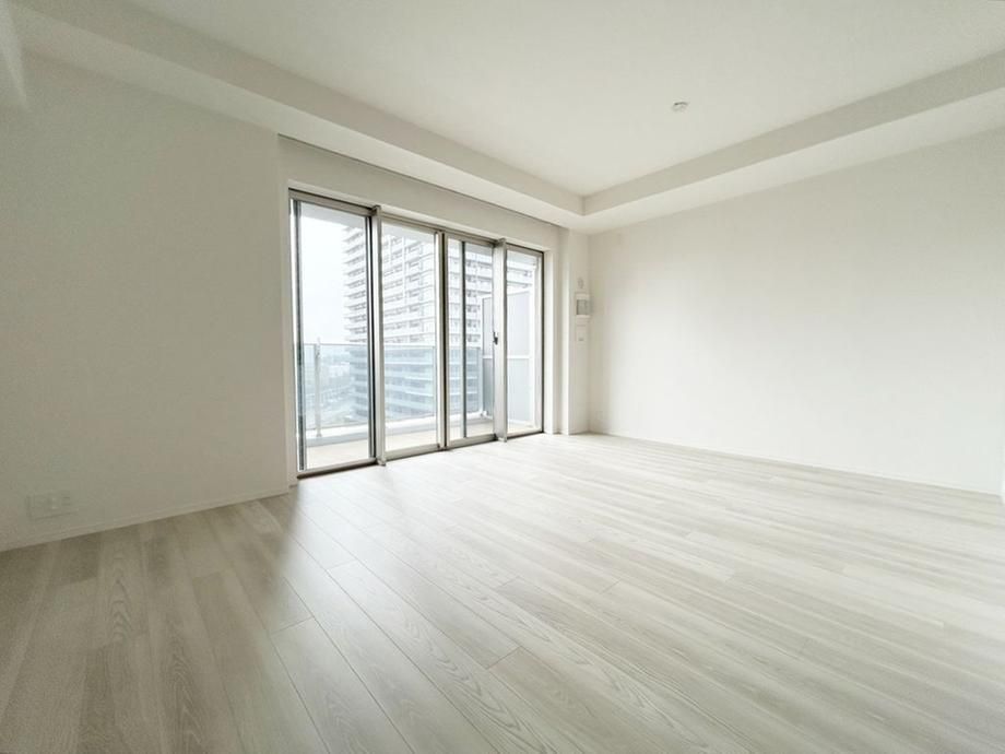 3LDK Apartment for Sale in Mihama-ku, Chiba City - 70.26m² - Thumbnail 4
