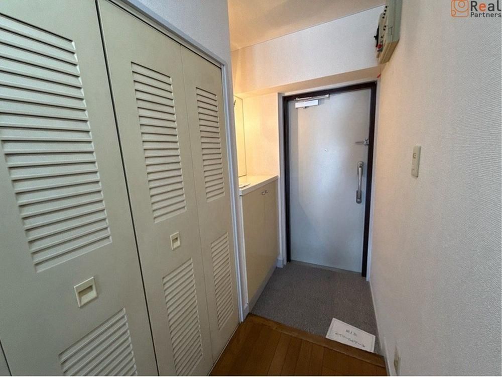 Renovated 3DK Apartment in Yokohama Nishi Ward – 54.57m² - Thumbnail 3