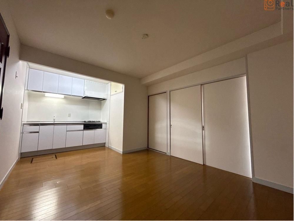 Renovated 3DK Apartment in Yokohama Nishi Ward – 54.57m² - Thumbnail 4