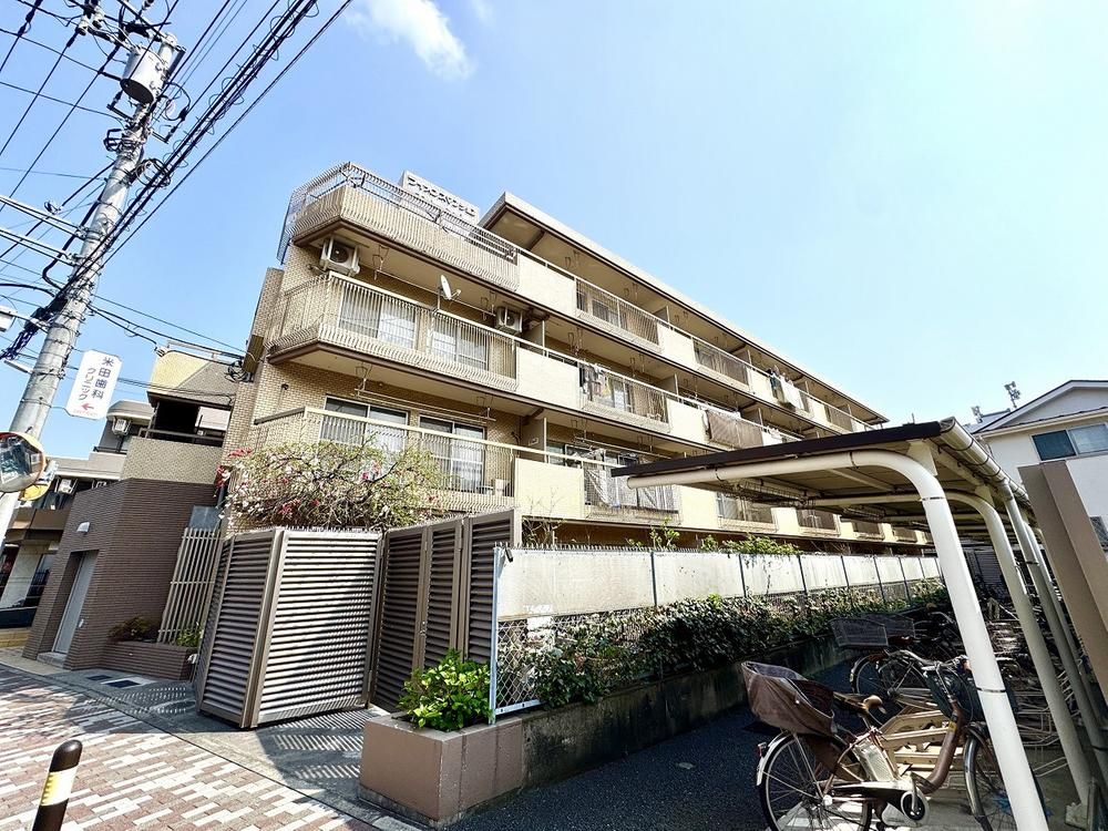 Renovated 2LDK Apartment in Nerima, Tokyo with Large Roof Balcony - Thumbnail 2