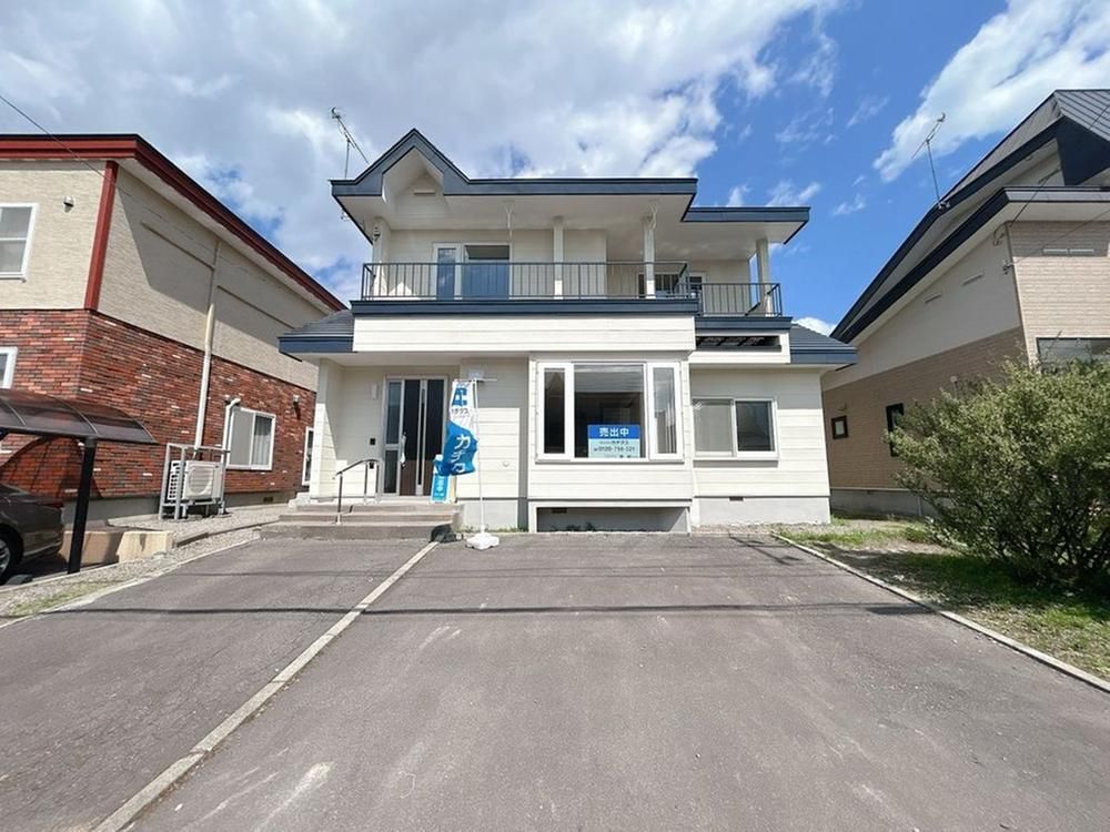 Renovated 4LDK House in Asahikawa, 117.85 sqm, 19.99 million yen - Image 1