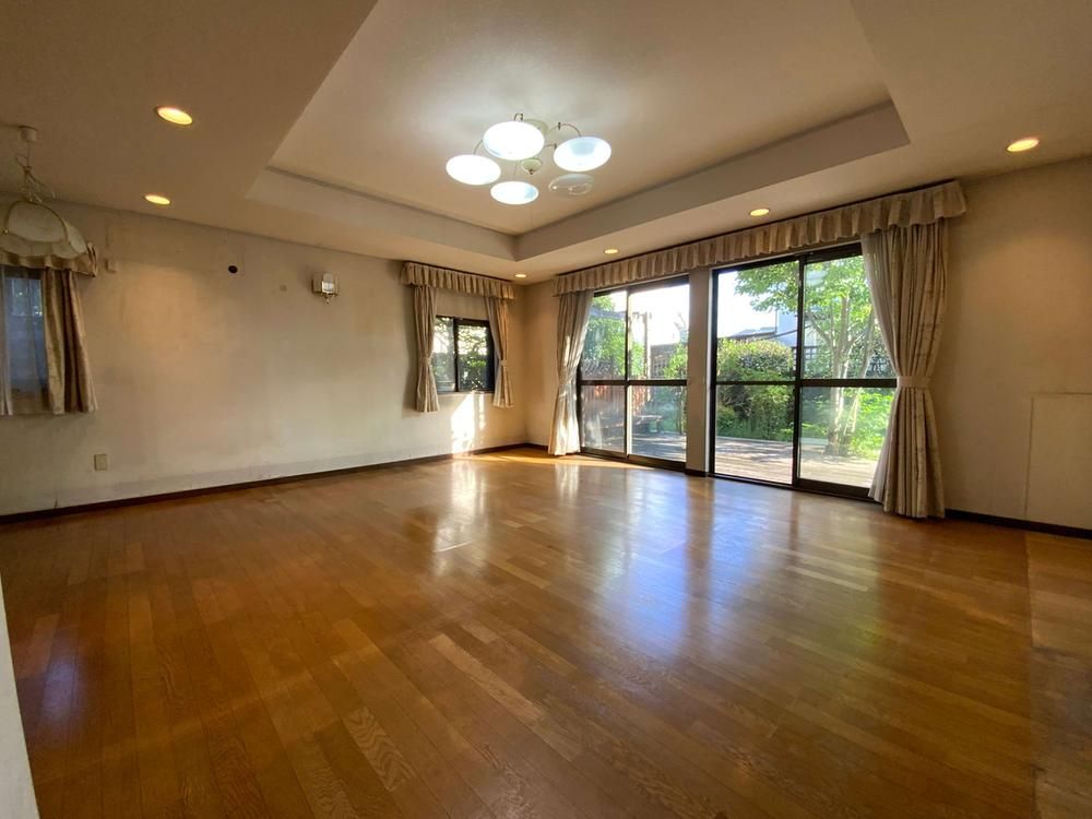 Spacious Two-Generation House for Sale in Tama, Tokyo - Thumbnail 3