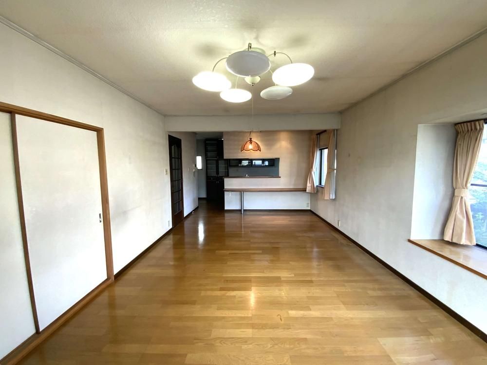 Spacious Two-Generation House for Sale in Tama, Tokyo - Thumbnail 4