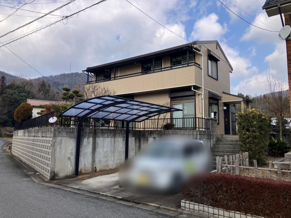 Renovated 4LDK+2S House on Large Corner Lot in Higashihiroshima - Thumbnail 2