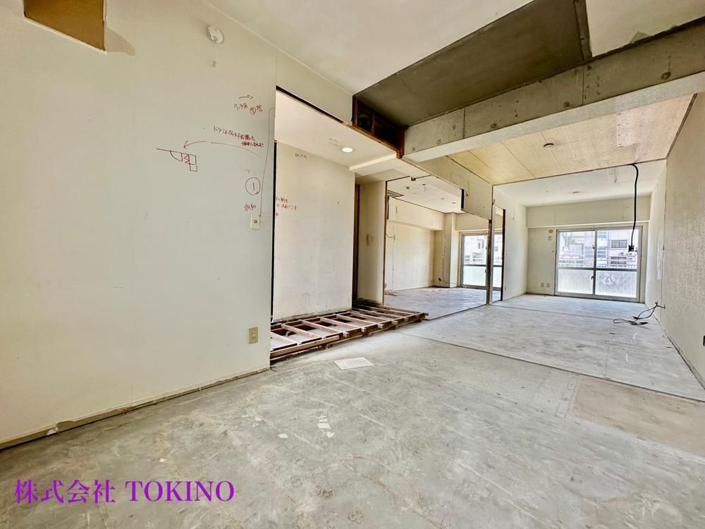Renovated 3LDK Apartment in Chatan, Okinawa with Ocean View - Thumbnail 4