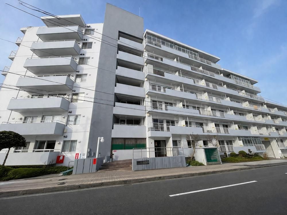 3LDK Renovated Apartment in Minami-ku, Sapporo - Thumbnail 2