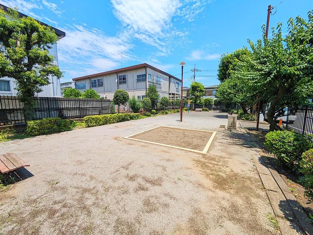 4LDK House for Sale in Fuchu City, Tokyo with 110.56m2 - Thumbnail 2