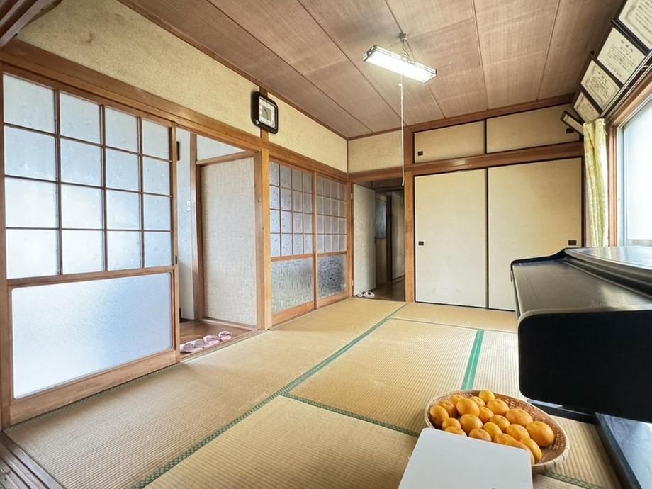 6LDK Detached House in Shikokuchuo, Ehime - 10,000,000 Yen - Thumbnail 2
