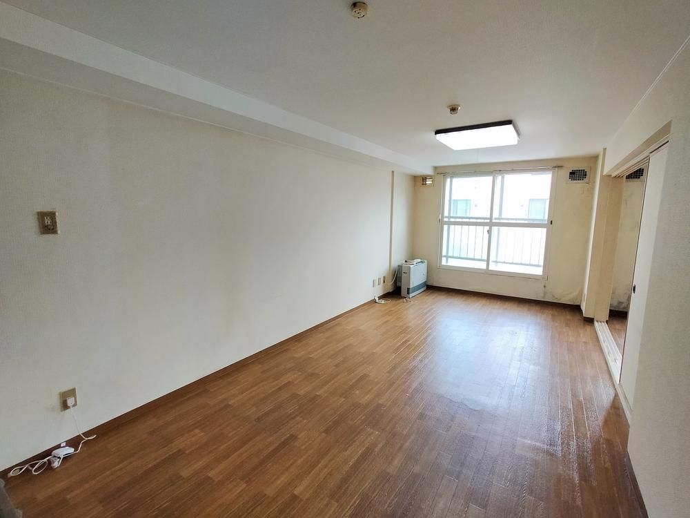 2LDK Apartment for Sale in Toyohira, Sapporo - 63m2 - Thumbnail 2