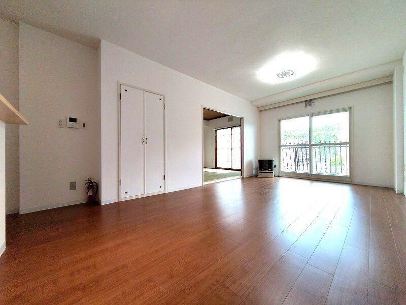 Renovated 3LDK Apartment in Minami-ku, Sapporo - 73.81m2 - Thumbnail 3