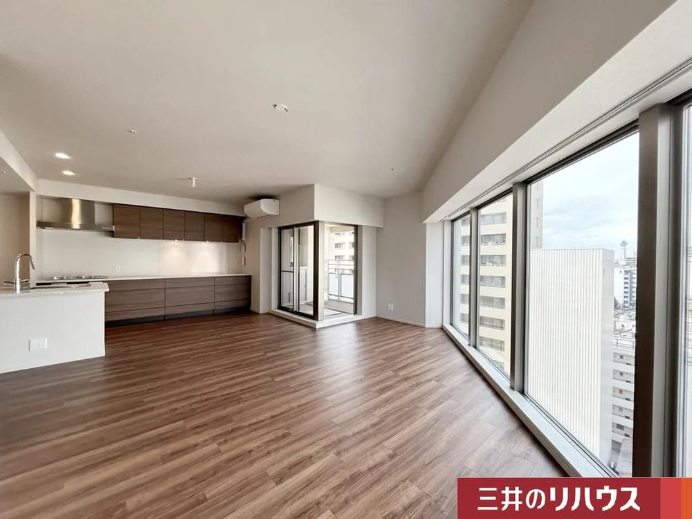 New 3LDK Apartment for Sale in Tennoji Ward, Osaka - Thumbnail 2