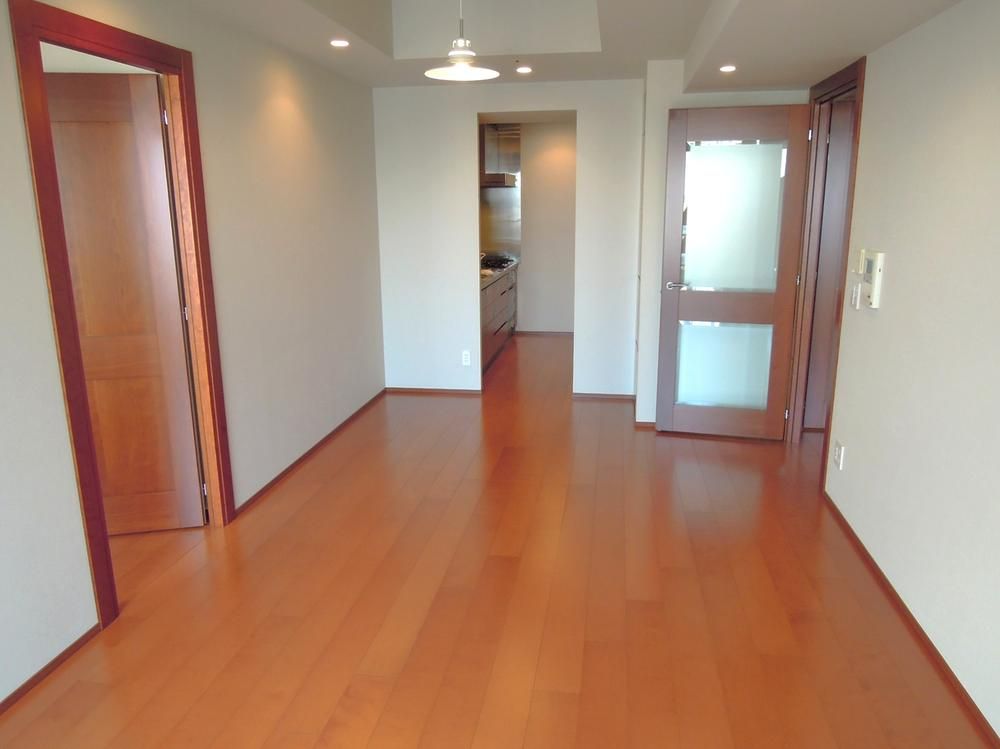 2LDK Apartment for Sale in Minato Ku, Tokyo - Thumbnail 4